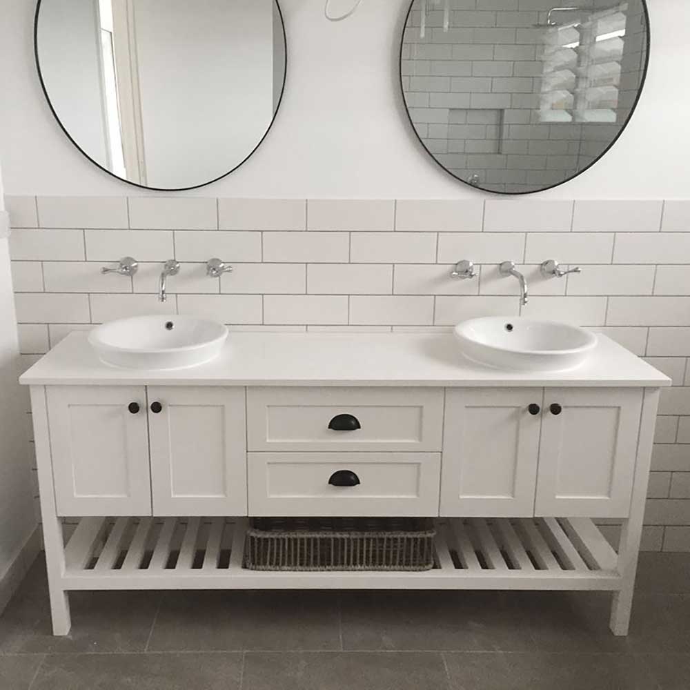 Bathroom: Shaker/Hampton style vanity