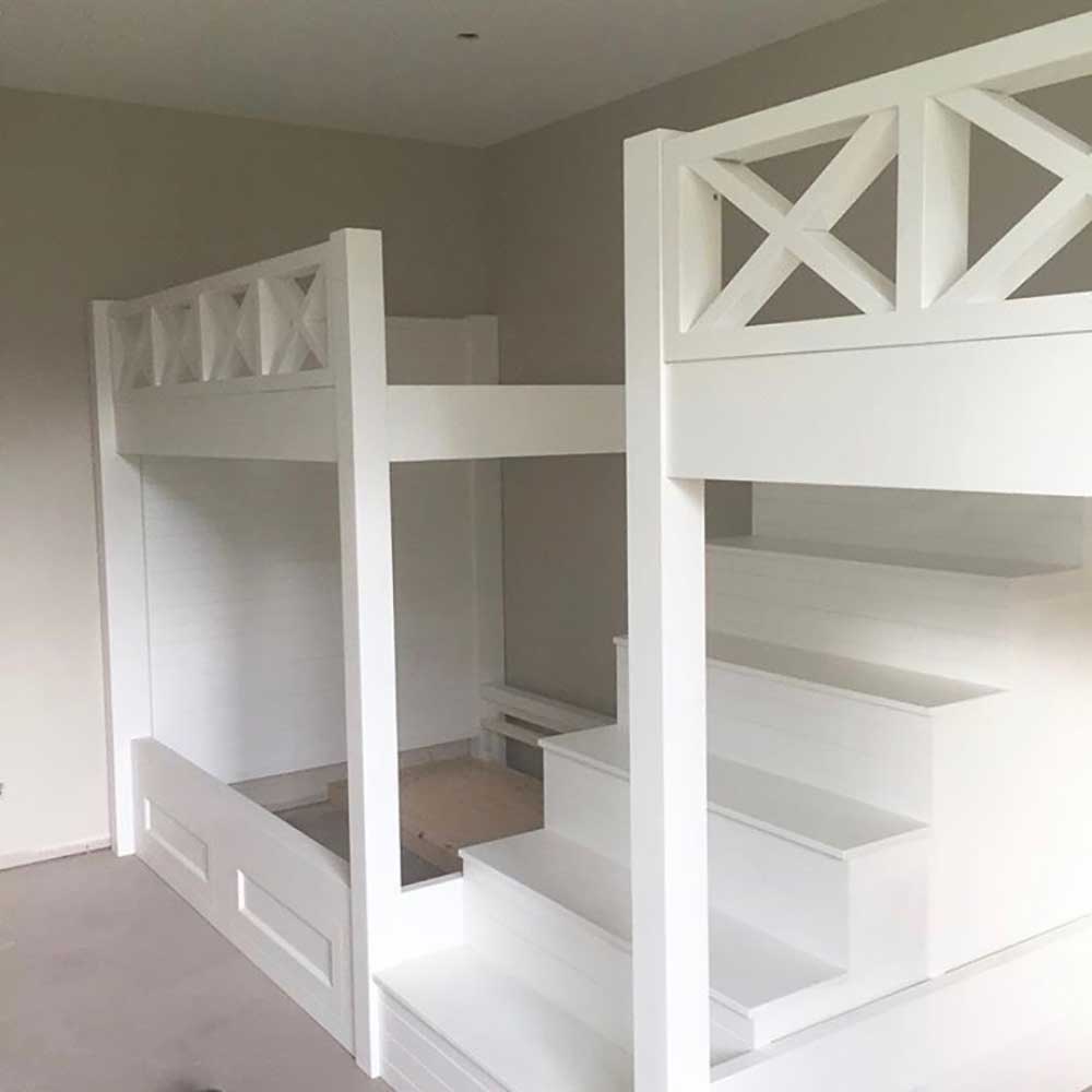 Bedroom: Double-sided bunk beds