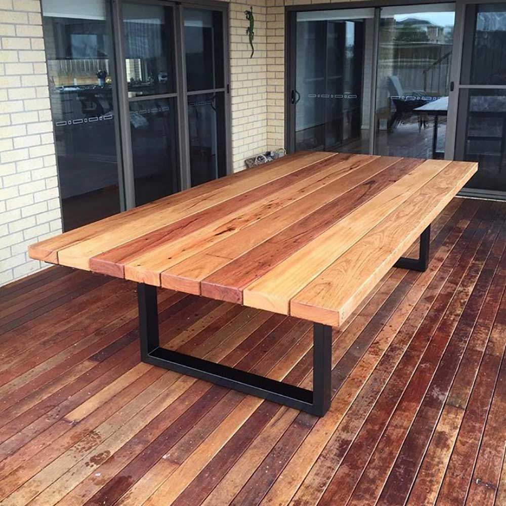 Outdoor: Recycled hardwood outdoor table